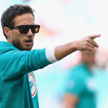 Chargers expected to hire ex-Dolphins coach Mike McDaniel as new offensive coordinator