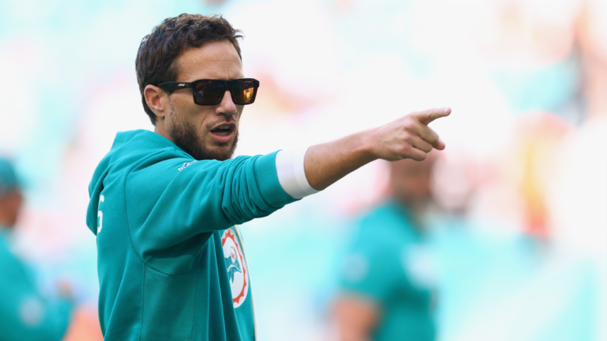 mike2.png Chargers expected to hire ex-Dolphins coach Mike McDaniel as new offensive coordinator