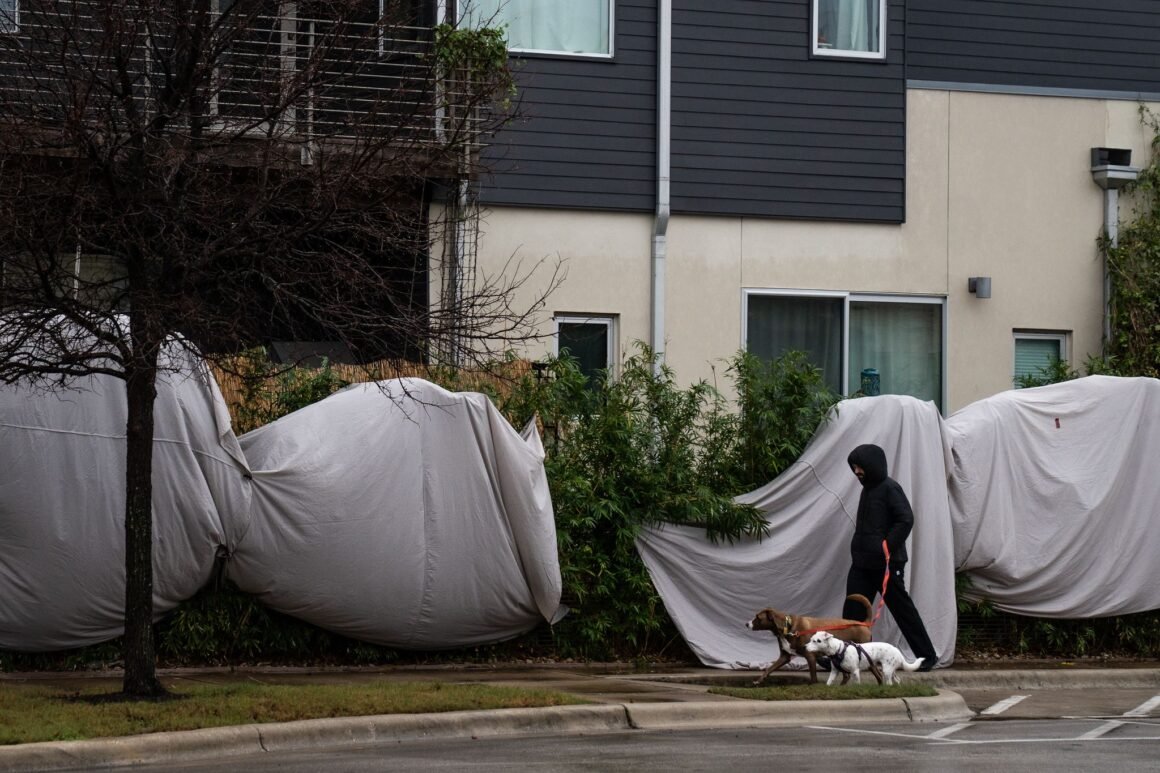 rawImage.jpg NWS warns of ‘near impossible’ travel in Austin area