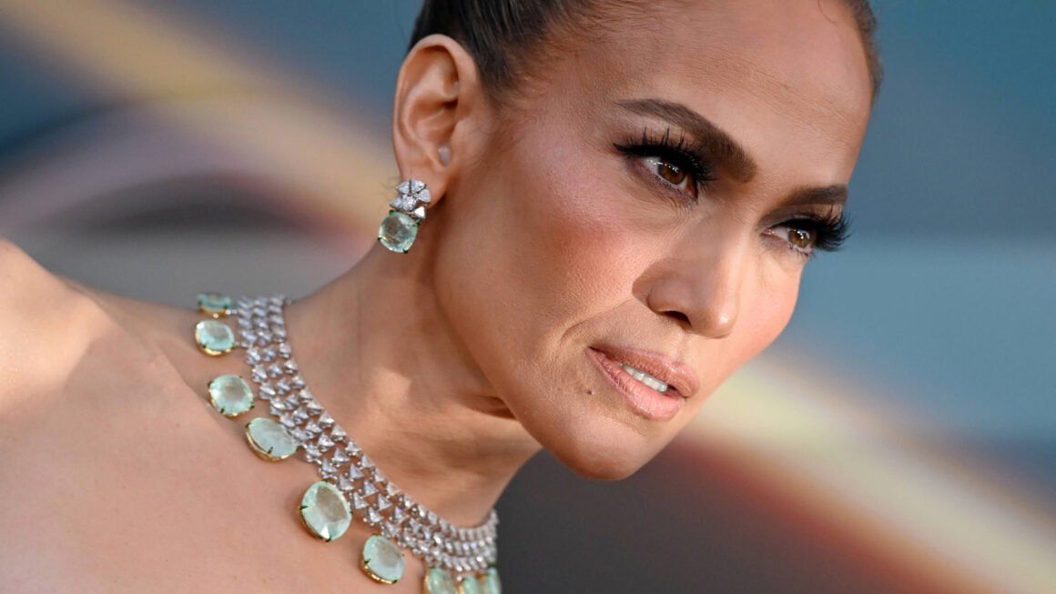 sanity-new2FJennifer_Lopez_Seemingly_Shades_Rude_Accusations_With_Donations_to_the_Unhoused_ogbif5.jpeg Jennifer Lopez Gives Cash to Homeless Man Amid Viral ‘Rude’ Accusations