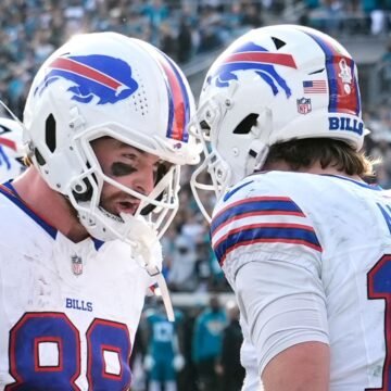 NFL playoffs: Josh Allen scores last-minute touchdown as Buffalo Bills beat Jacksonville Jaguars after more fourth-quarter drama | NFL News