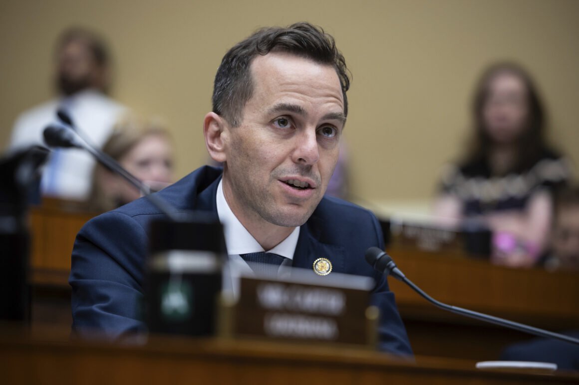 Democrats target data centers’ energy, water use