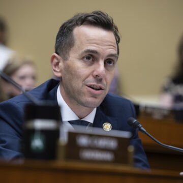 Democrats target data centers’ energy, water use