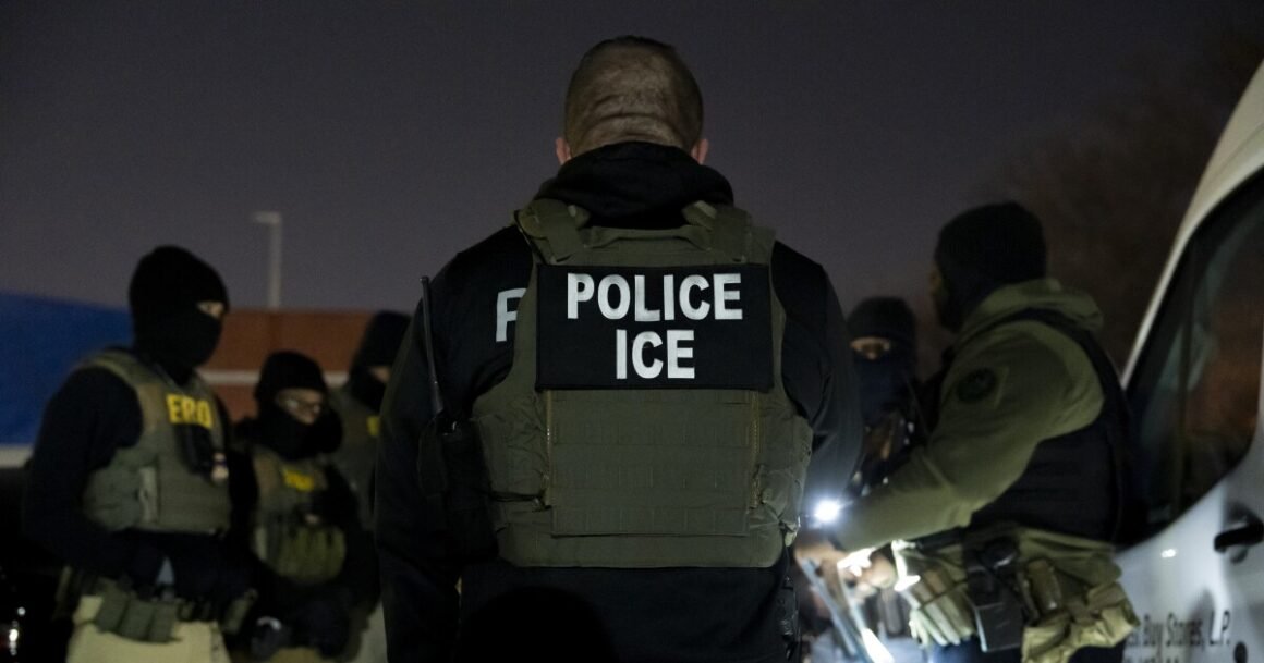 urlhttp3A2F2Fnpr-brightspot.s3.amazonaws.com2F812Fb82F754ef1cd4925a838f9deb563de2a2Fap25027.jpeg Virginia Democrats want to limit immigration arrests in and around courthouses