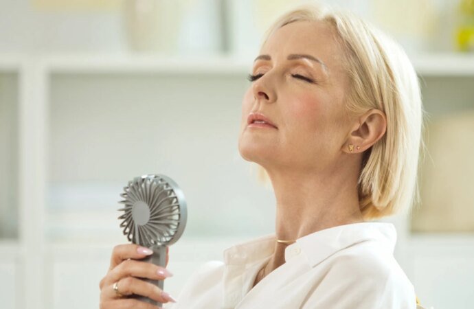 12 Best Products for Hot Flashes, According to Experts