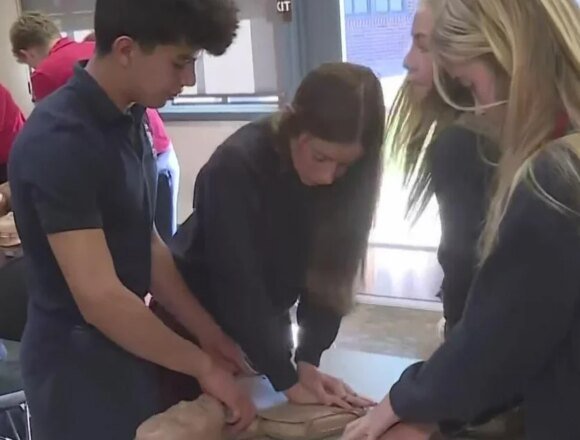 New legislation would require California teens to get CPR certification before graduation