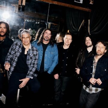 FF-Lead-Credit-Elizabeth-Miranda-2000.jpg Foo Fighters share massive title track and announce new album ‘Your Favorite Toy’: “It feels new”
