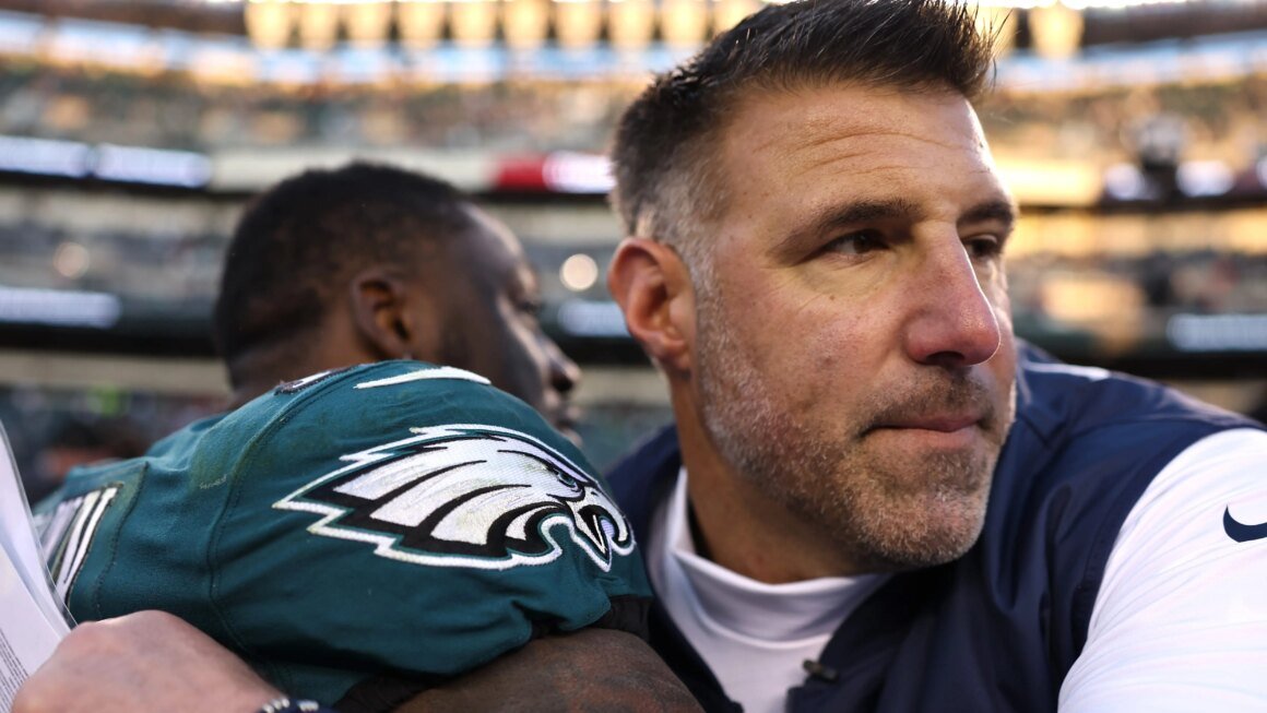 GettyImages-1446759325-e1771545638784.jpg Patriots’ Mike Vrabel Gets Brutally Honest AJ Brown Admission Amid Trade Rumors
