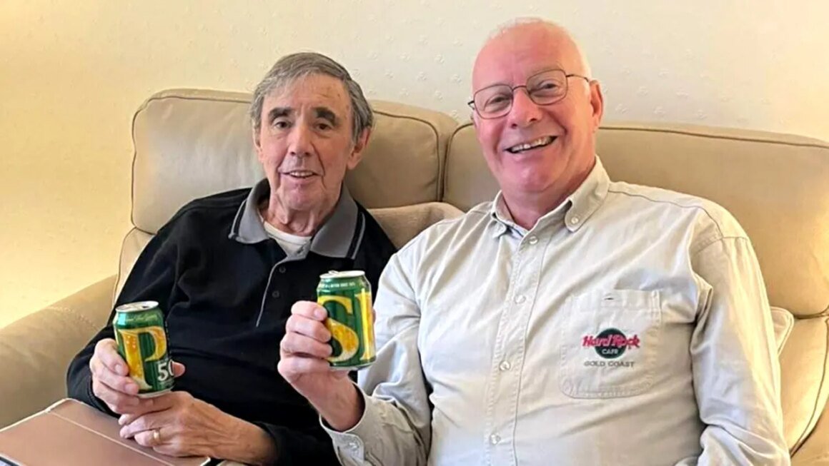 Man travels 14,000 miles to say goodbye to friend with terminal cancer