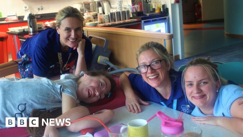 How gaming helps Kent woman manage her long-term illness – BBC