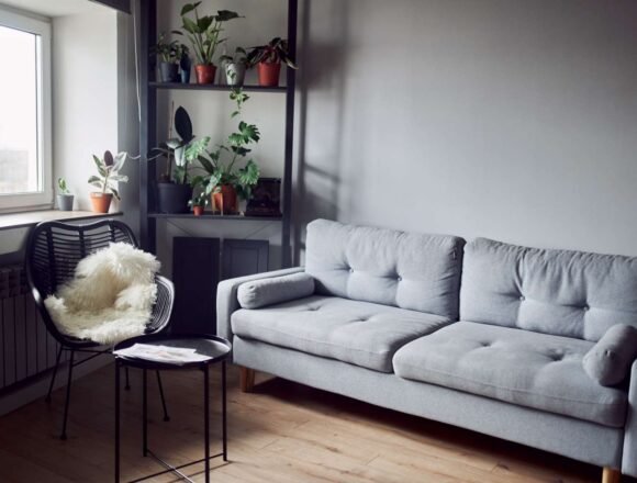 5 Outdated Decor Trends That Make Your Living Room Look “Cheap and Tired,” According to Designers