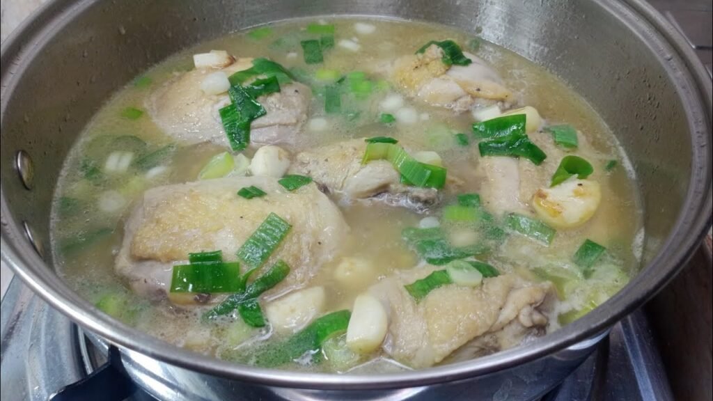 SUPER EASY, HEALTHY AND DELICIOUS GARLIC CHICKEN SOUP!