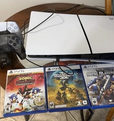 Pre-owned Sony PS5 Playstation 5 SLIM+2 Controllers+3 games+Charging Station