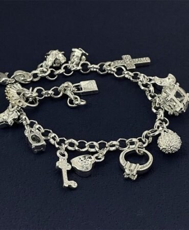 Women's Bracelet with 13 Unique Pendants Fashion Multi Element Charm Alloy