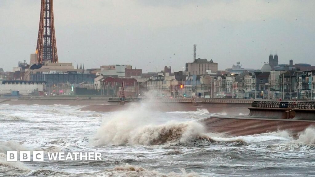 UK weather: Yellow wind warnings to come into force with possible mountain snow