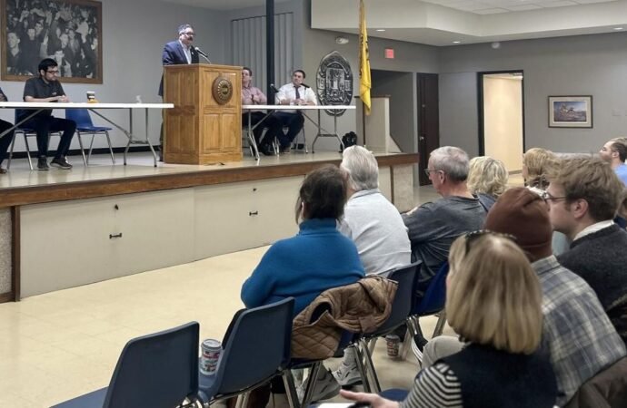 1st District Democratic candidates take student questions at forum | Local News