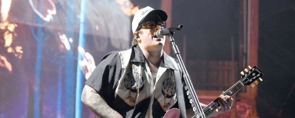 Country Star Debuts Emotional New Song About School Shootings