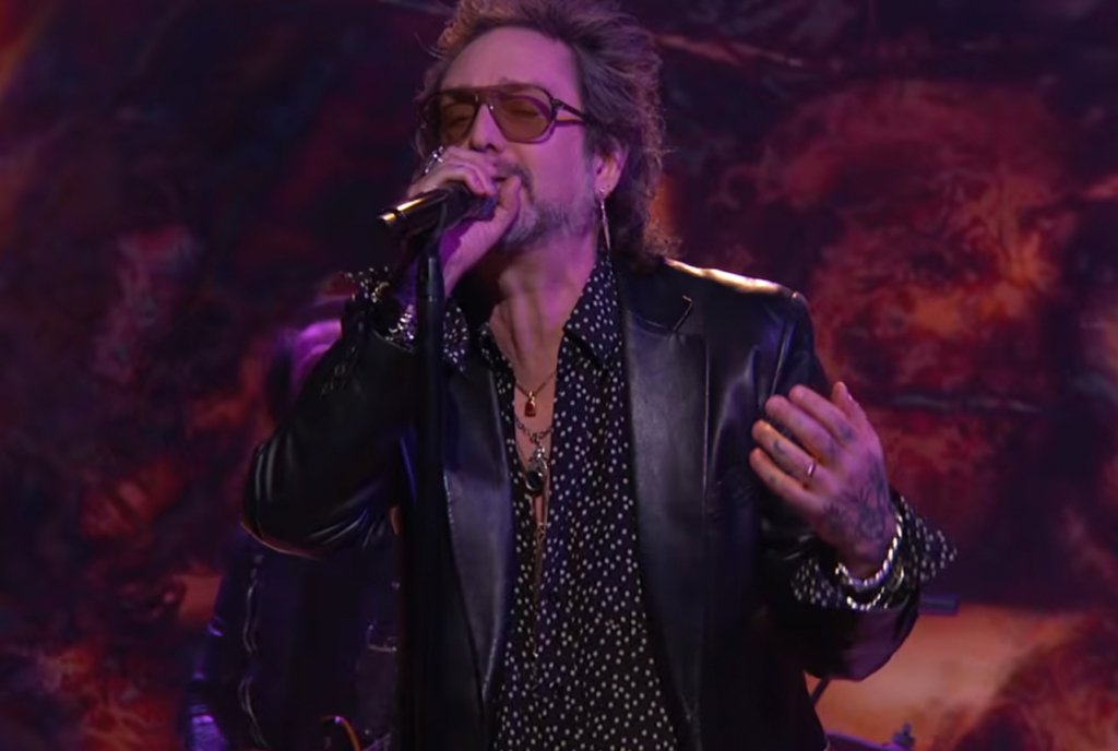 Watch Chris Robinson Cover 'Fa-Fa-Fa-Fa-Fa (Sad Song)' on 'Kimmel'