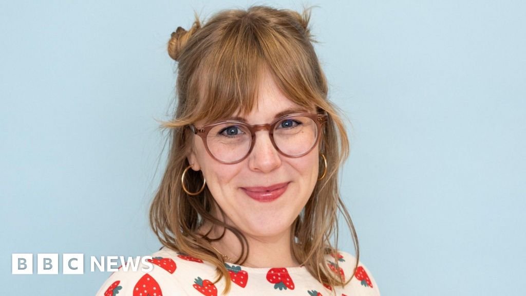 How a pivot to hair accessories led to business success – BBC