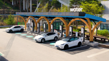Water Opens 350kW Ultra-fast Highway Rest Area Chargers to Tesla EVs