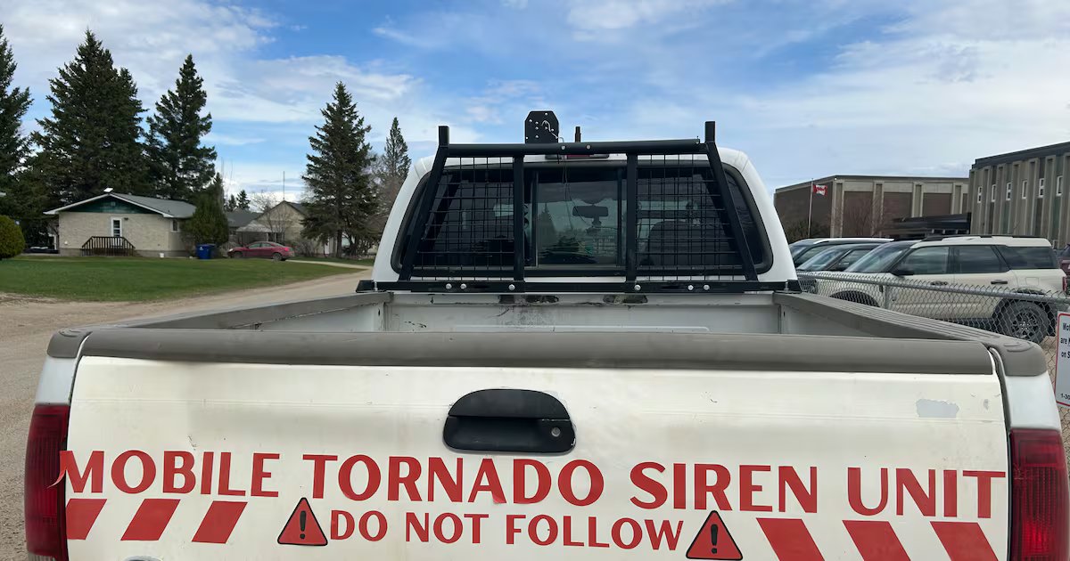 Saskatchewan teen storm chaser, develops mobile tornado siren - CTV News