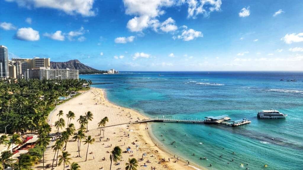 Hilton Hawaiian Guests Say Waikiki Beach Sweep Changed Nothing