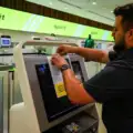 Travel plans upended as Spirit Airlines shuts down, leaving passengers scrambling for other options