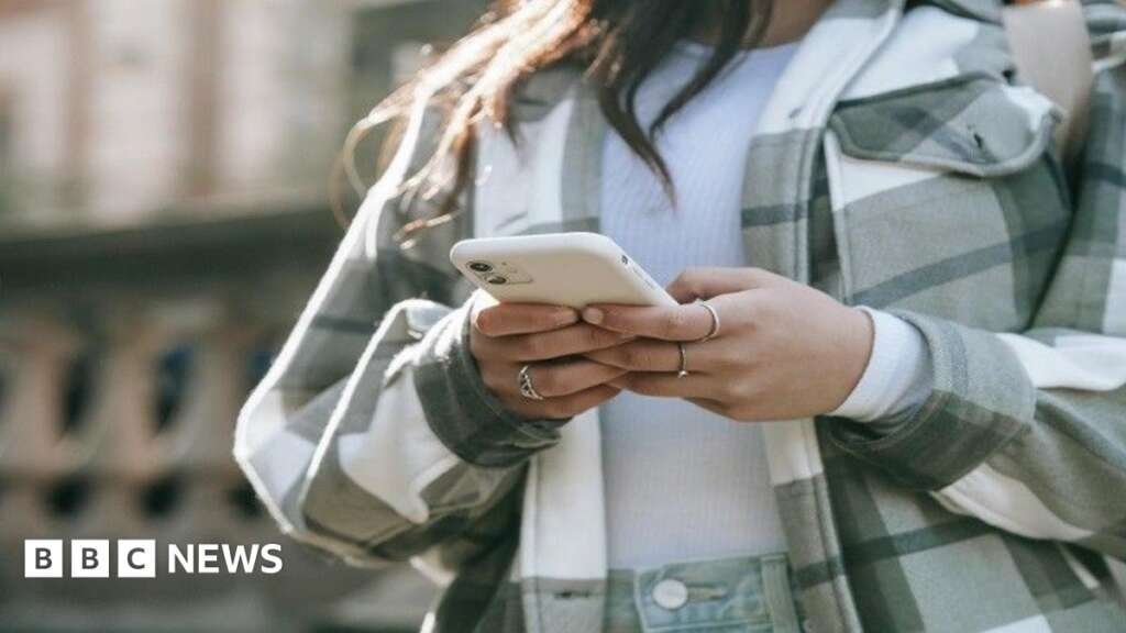 West Northants Council to discuss use of phones in schools