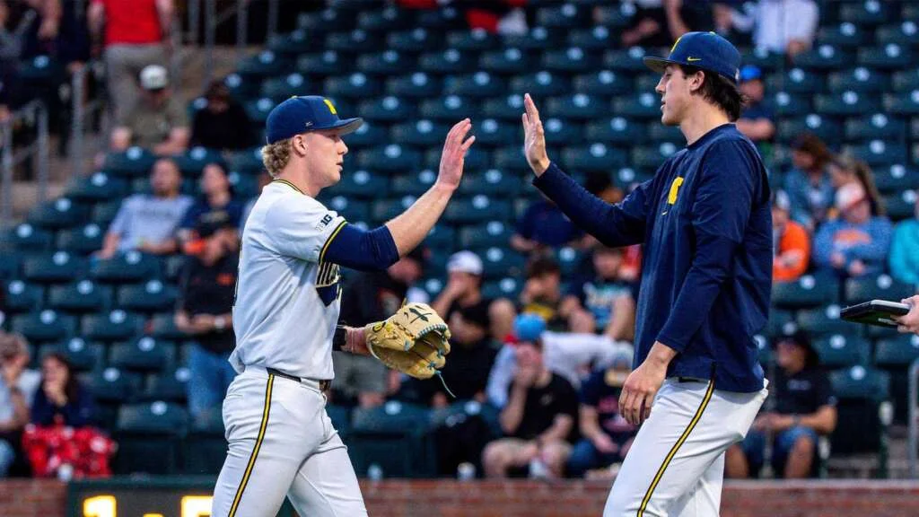 Barr, Debiec Earn CSC Academic All-District Honors