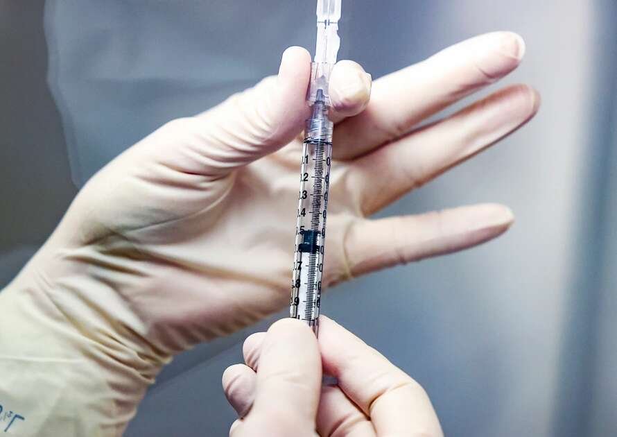 260423 covid vaccine mb 1542 90d9bb.jpg