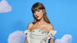 Taylor Swift Makes Surprise Appearance, Performs at Toy Story 5 Premiere