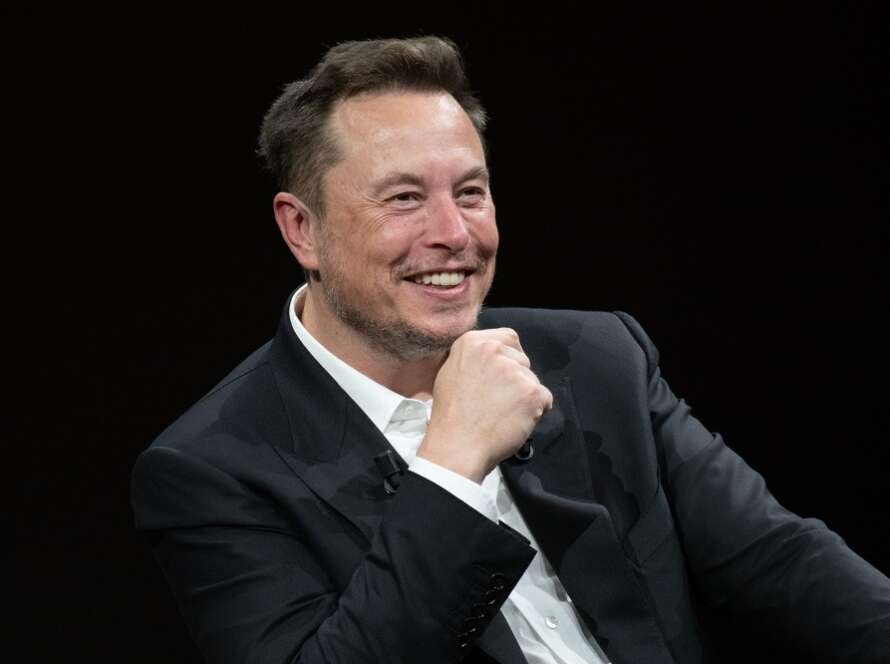 Elon musk smiling.jpg