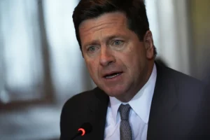 Trump names Jay Clayton to serve as director of national intelligence – Houston Public Media