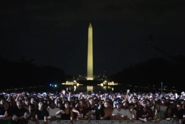 Inside the crowd drawn to Trump’s unusual UFC fight night at the White House – AP News