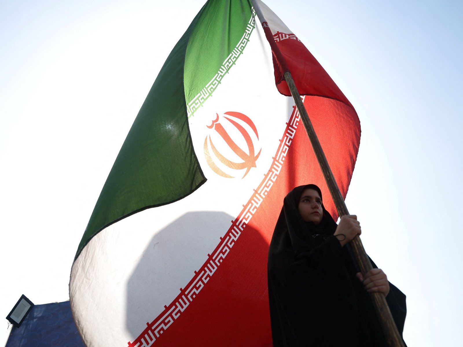 Iran attacks Bahrain, Kuwait and Jordan again after new waves of US strikes – Al Jazeera