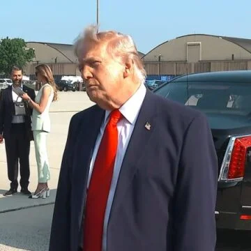 12854796-44520671-generated-thumbnail.jpg 'Everybody's profiting': Trump shrugs off concerns about profiting during presidency – CNN