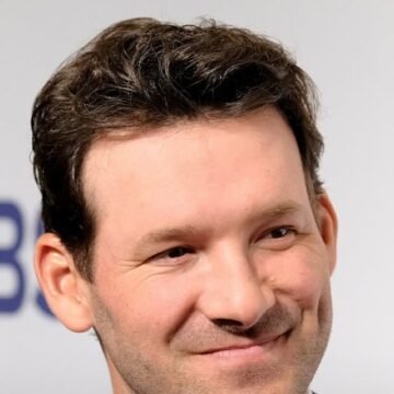 760523348_18623358046003774_1493265925036923184_n.jpg CBS Sports announced that lead NFL color commentator Tony Romo has been placed … – Instagram