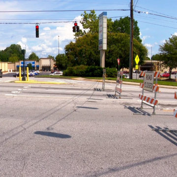 Emergency power line work impacts traffic in Hendersonville