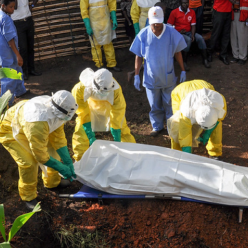 Burying20Ebola20dead.png Ebola deaths in Africa top 400 as Uganda reports death of child from Marburg