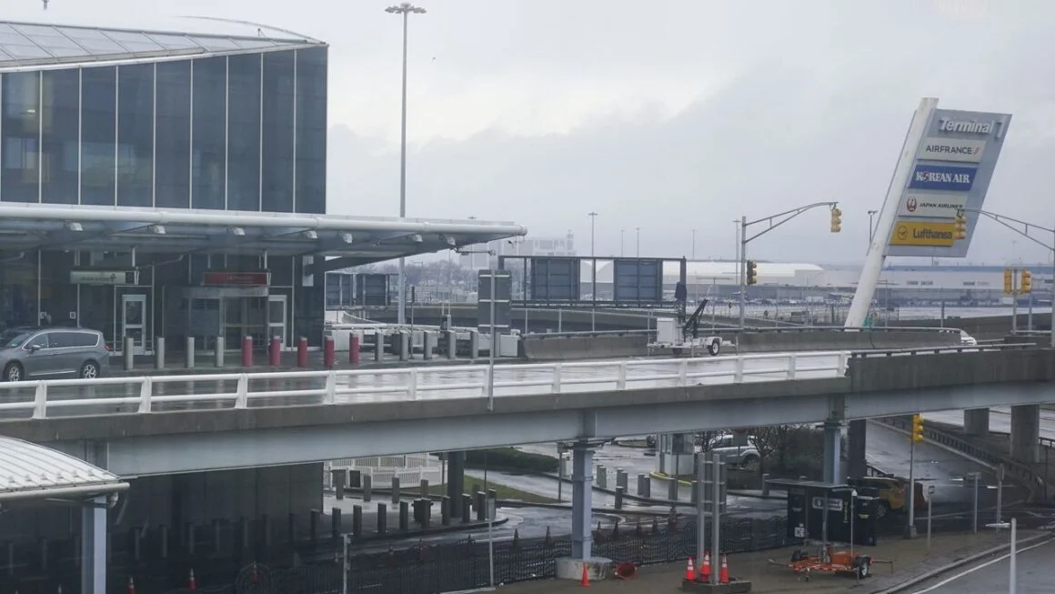 Hundreds of flights canceled at NYC airports due to weather