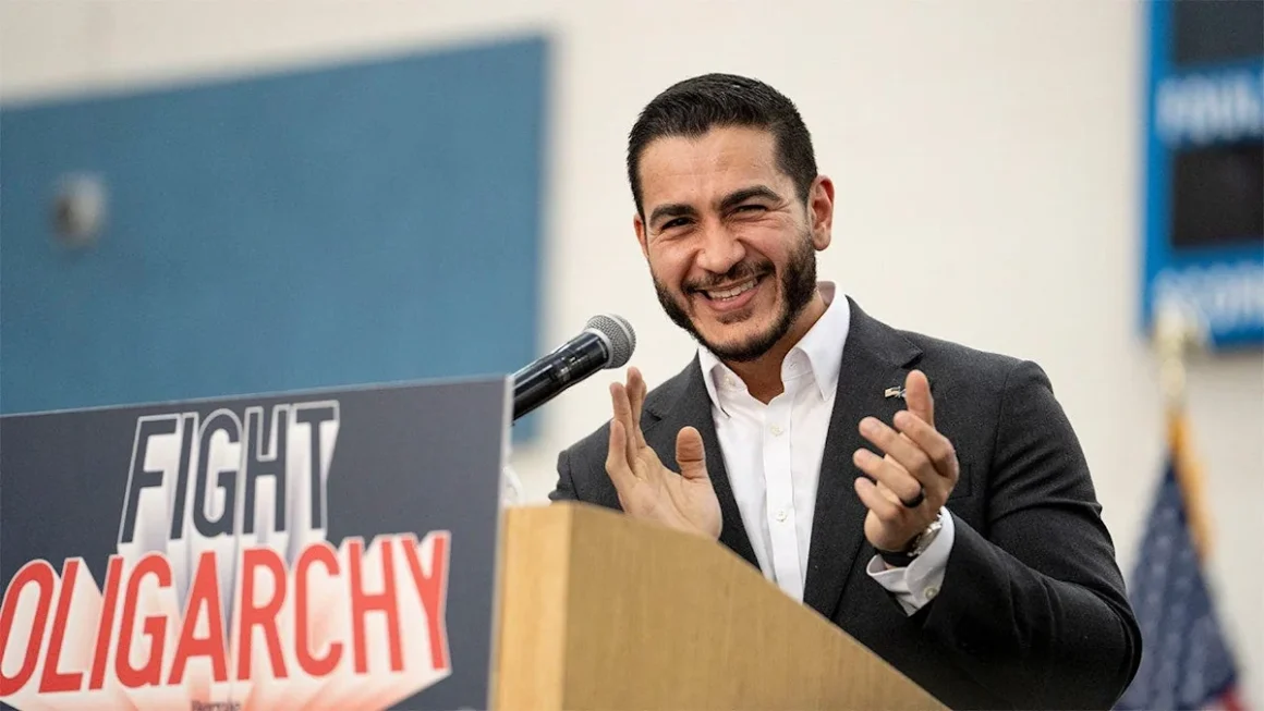 https2F2Fmedia.zenfs_.com2Fen2Ffox_news_text_9792Fc4fb81c6adb0751330dd32b420264fad.webp Apple, Google news algorithms suppressed negative stories on Michigan Senate hopeful El-Sayed, study says