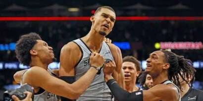 Phoenix suns v san antonio spurs.jpg