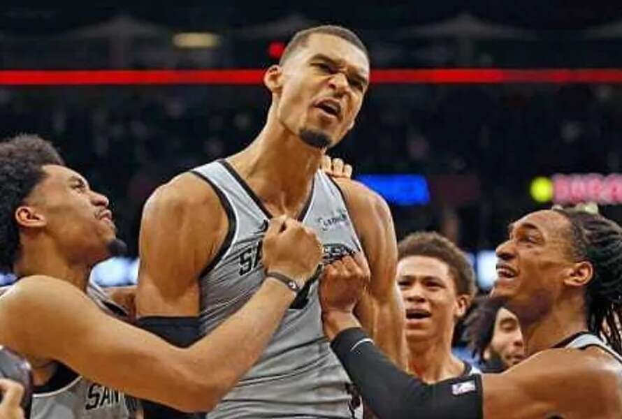 Phoenix suns v san antonio spurs.jpg