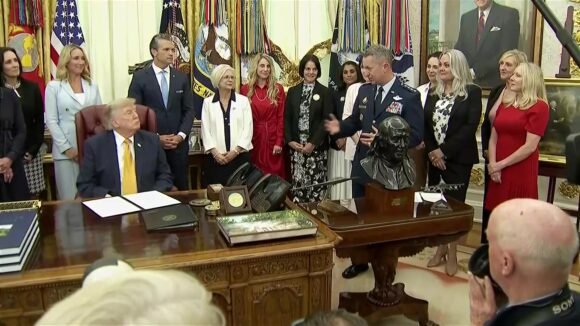 President Donald Trump is expected to sign an executive order. #trump #ovaloffice … – Facebook