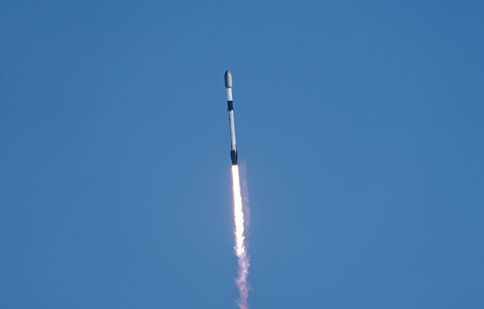 Falcon 9 launches 24 @Starlink satellites from California
