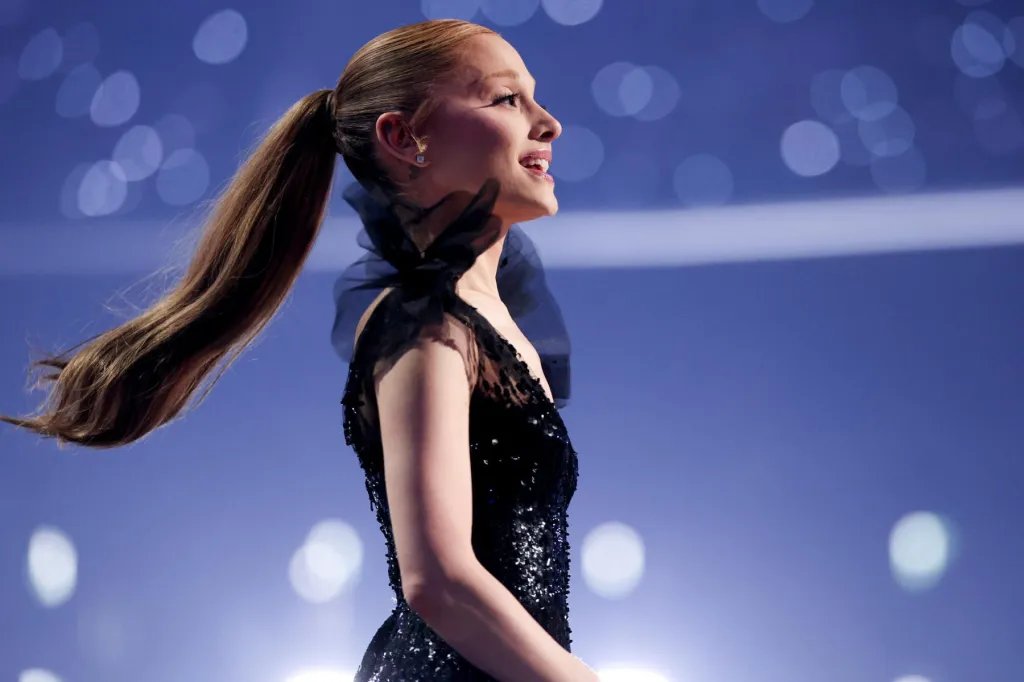 Ariana Grande Addresses Post-Tour Break at Chicago Show