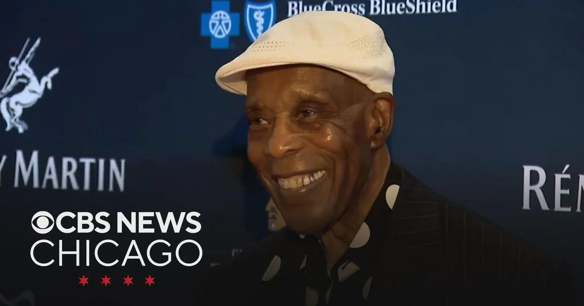 Buddy Guy receives Chicago music legend award at Obama Presidential Center