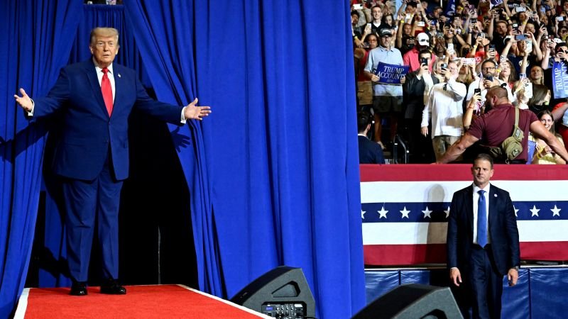 Inside the Trump campaign plan to keep Congress — despite tough odds