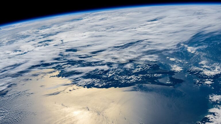 The Second Space Age: How Markets, Technology, and Power Are Reshaping the Final Frontier https://internetconnectz.com/the-strange-story-behind-colorados-no-catch-free-e-bike-company/ Technology Connectz