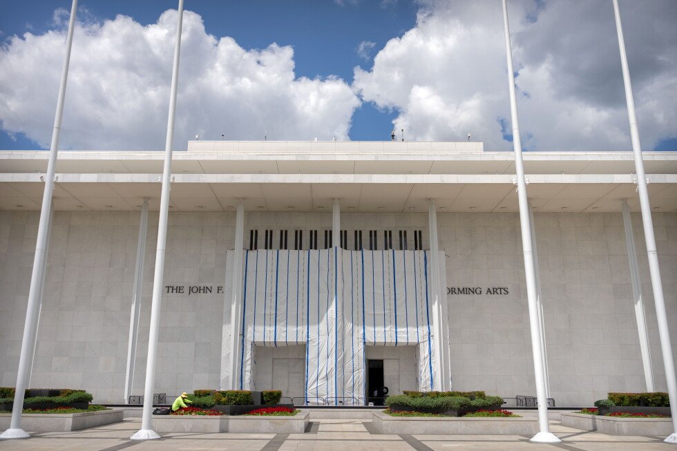 Kennedy Center votes to restore Trump's name and close for 2 years, challenging a judge's order - apnews.com